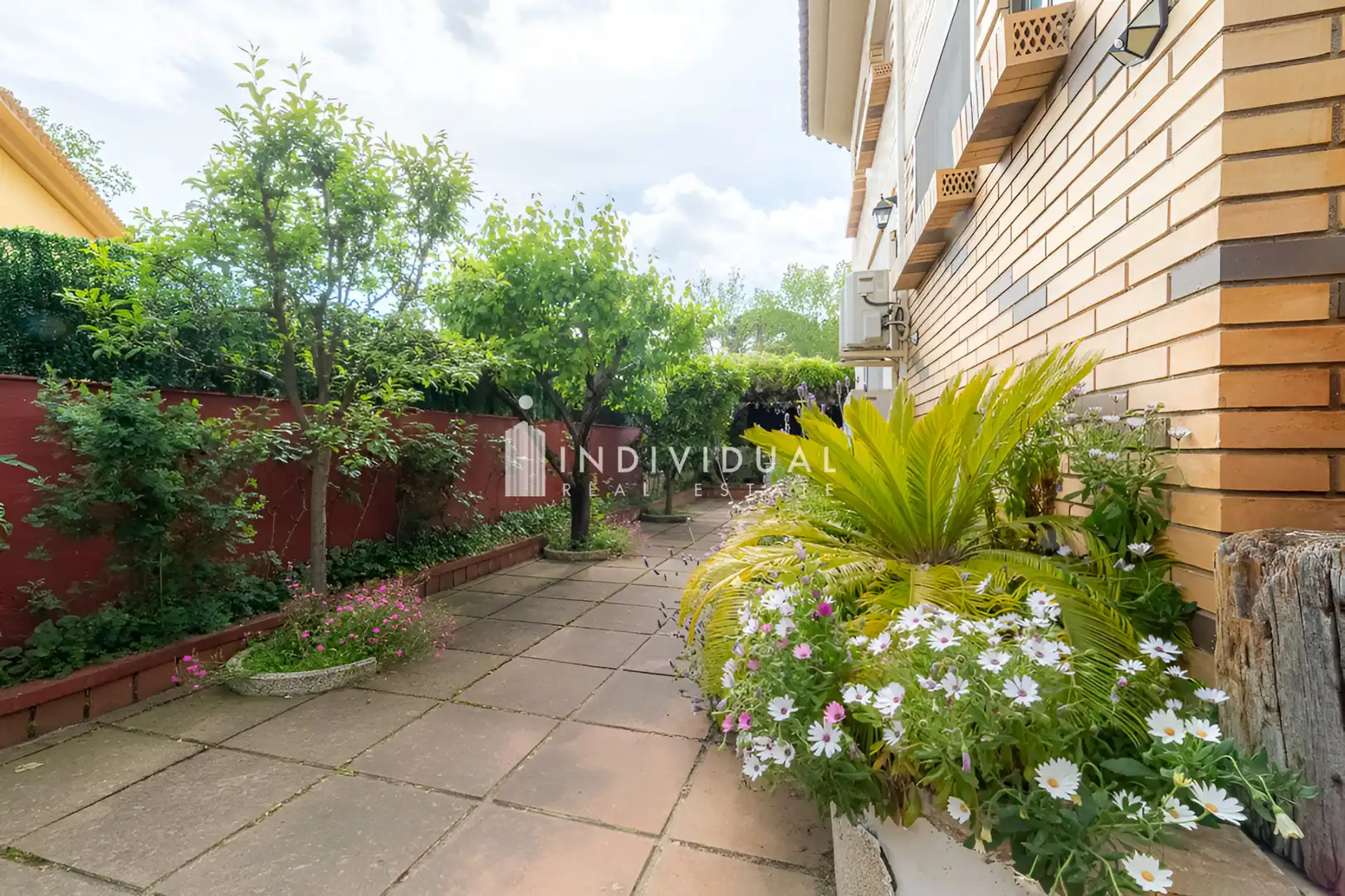 Jardí de Casa o xalet en venda en Santa Eulàlia de Ronçana amb Aire condicionat, Jardí privat i Parquet