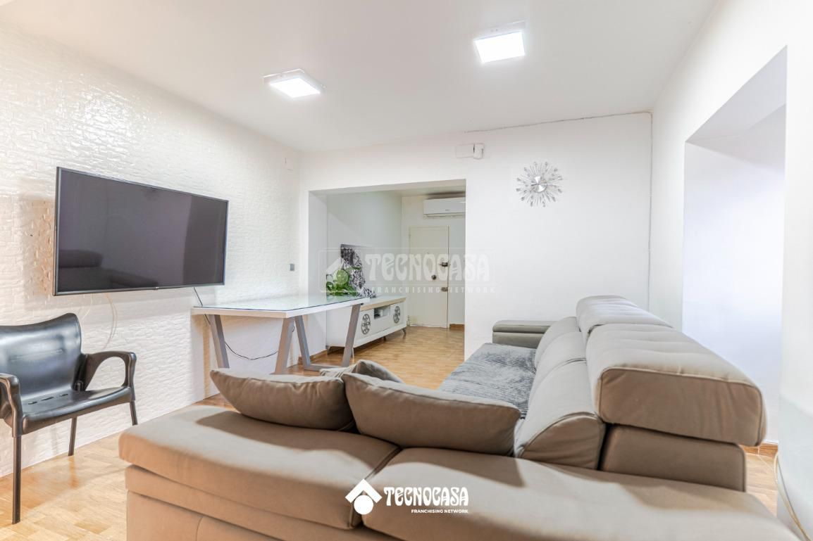 Sala d'estar de Casa adosada en venda en  Granada Capital amb Aire condicionat