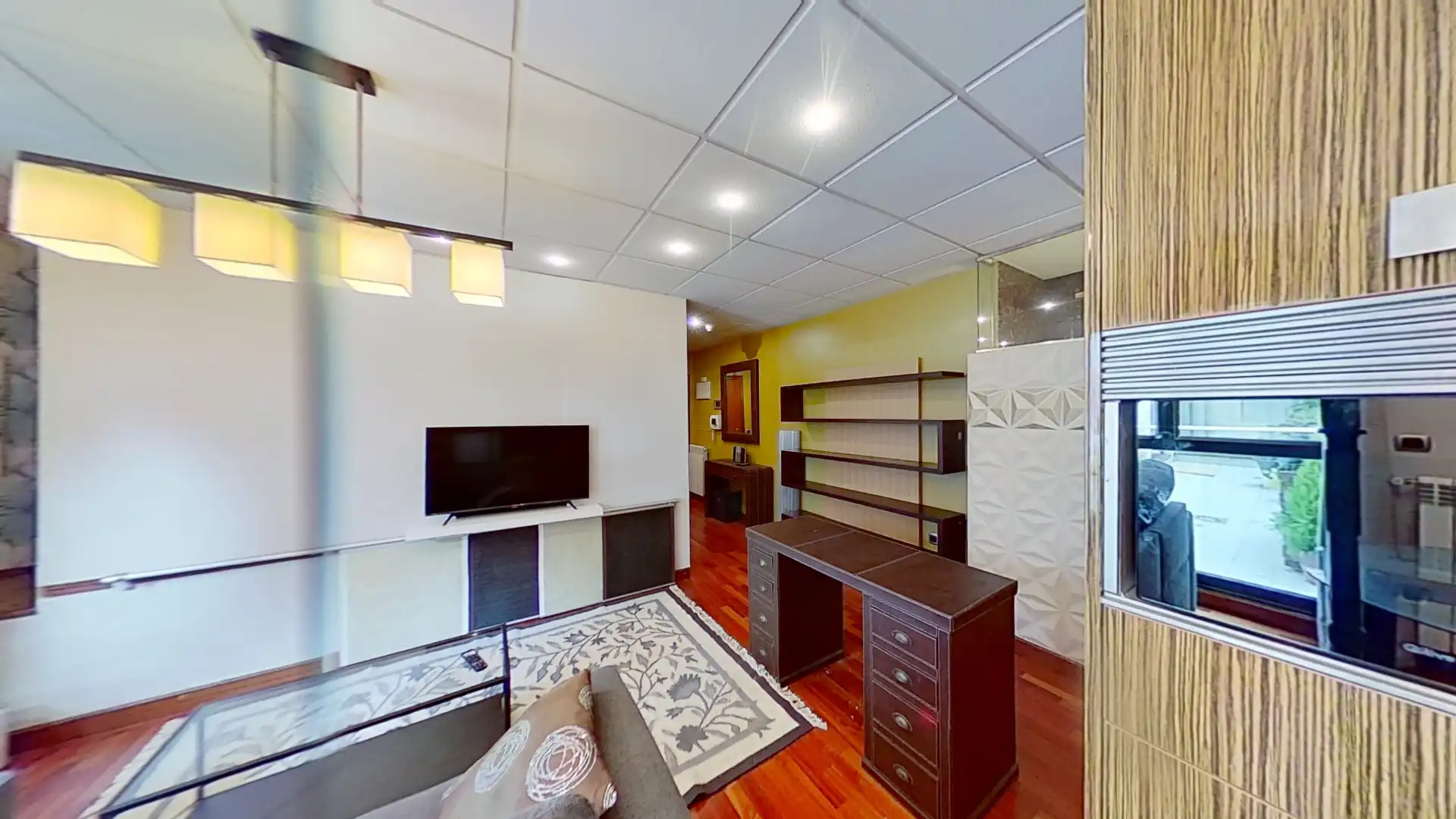 Sala d'estar de Loft de lloguer en Gijón  amb Calefacció, Parquet i Moblat