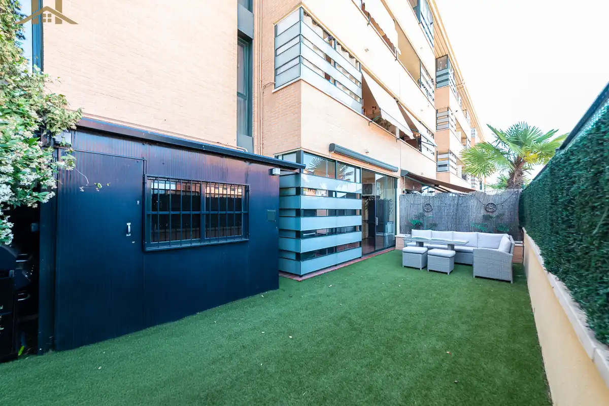 Terraza de Planta baja en venta en Navalcarnero con Aire acondicionado, Calefacción y Jardín privado