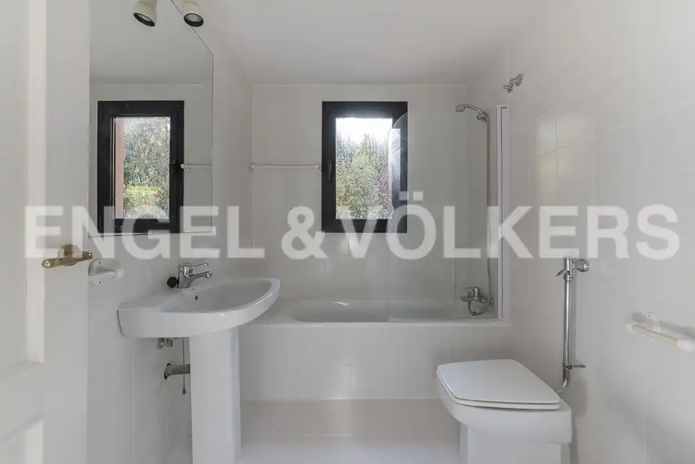 Bathroom of Houses for rent in Pozuelo de Alarcón  with Air Conditioner, Heating and Private garden