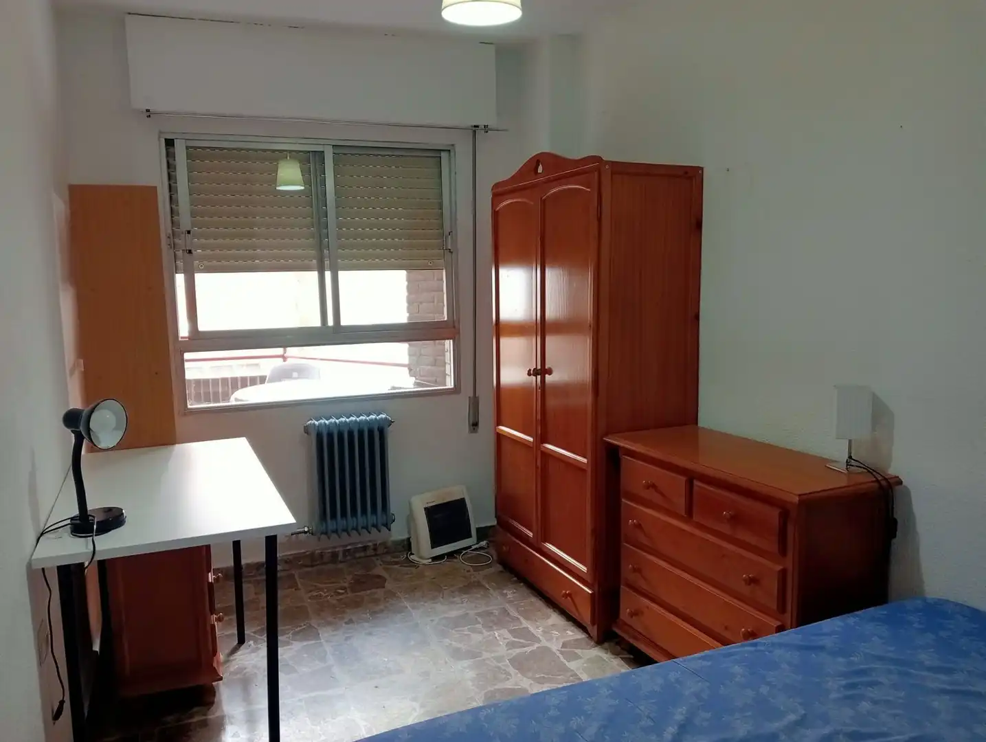 Habitación de Piso de alquiler en Jaén con Aire acondicionado, Calefacción y Amueblado