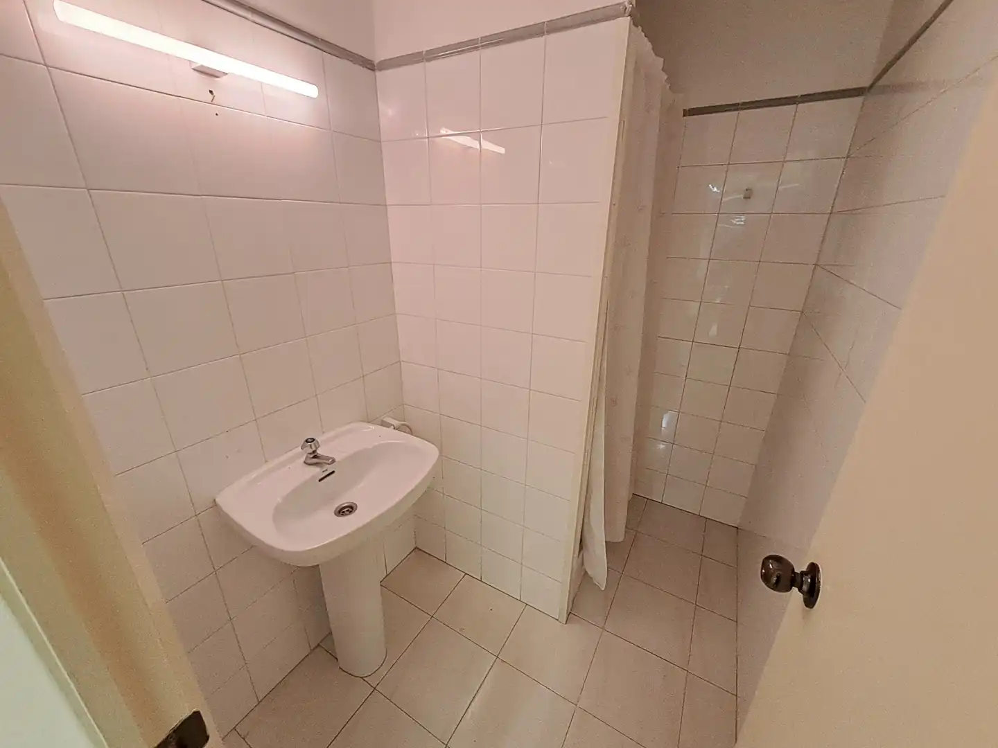 Baño de Local de alquiler en Sant Joan Despí con Aire acondicionado