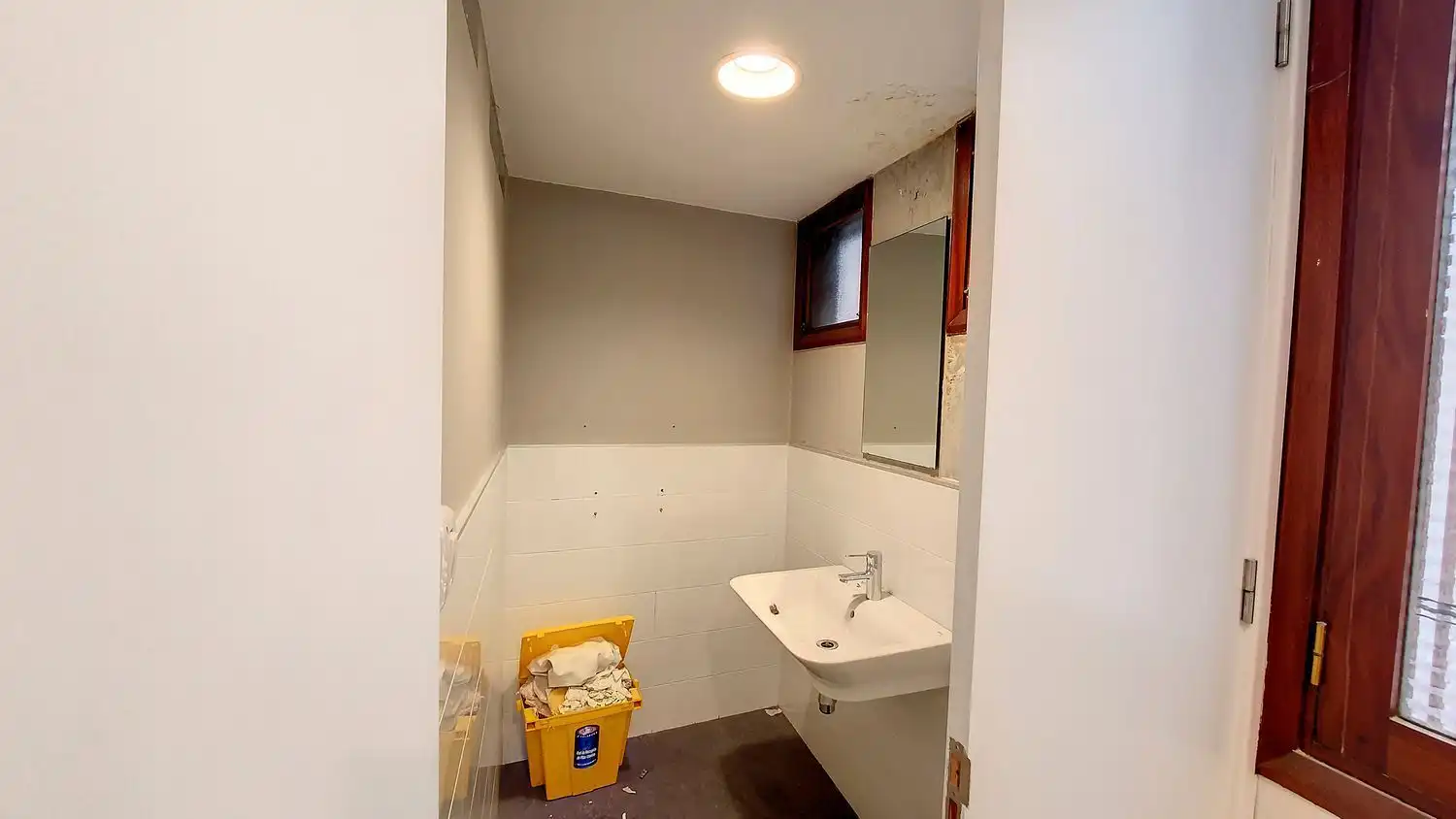 Baño de Local de alquiler en Las Palmas de Gran Canaria con Aire acondicionado
