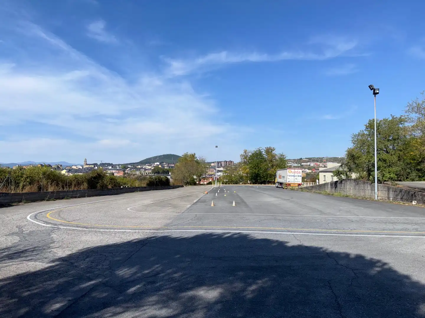 Parkplatz von Fabrikhallen zum Verkauf in Ponferrada