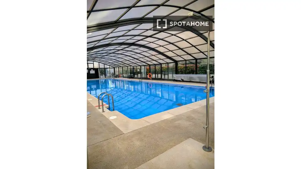 Piscina de Piso para compartir en Madrid con Aire acondicionado, Terraza y Amueblado