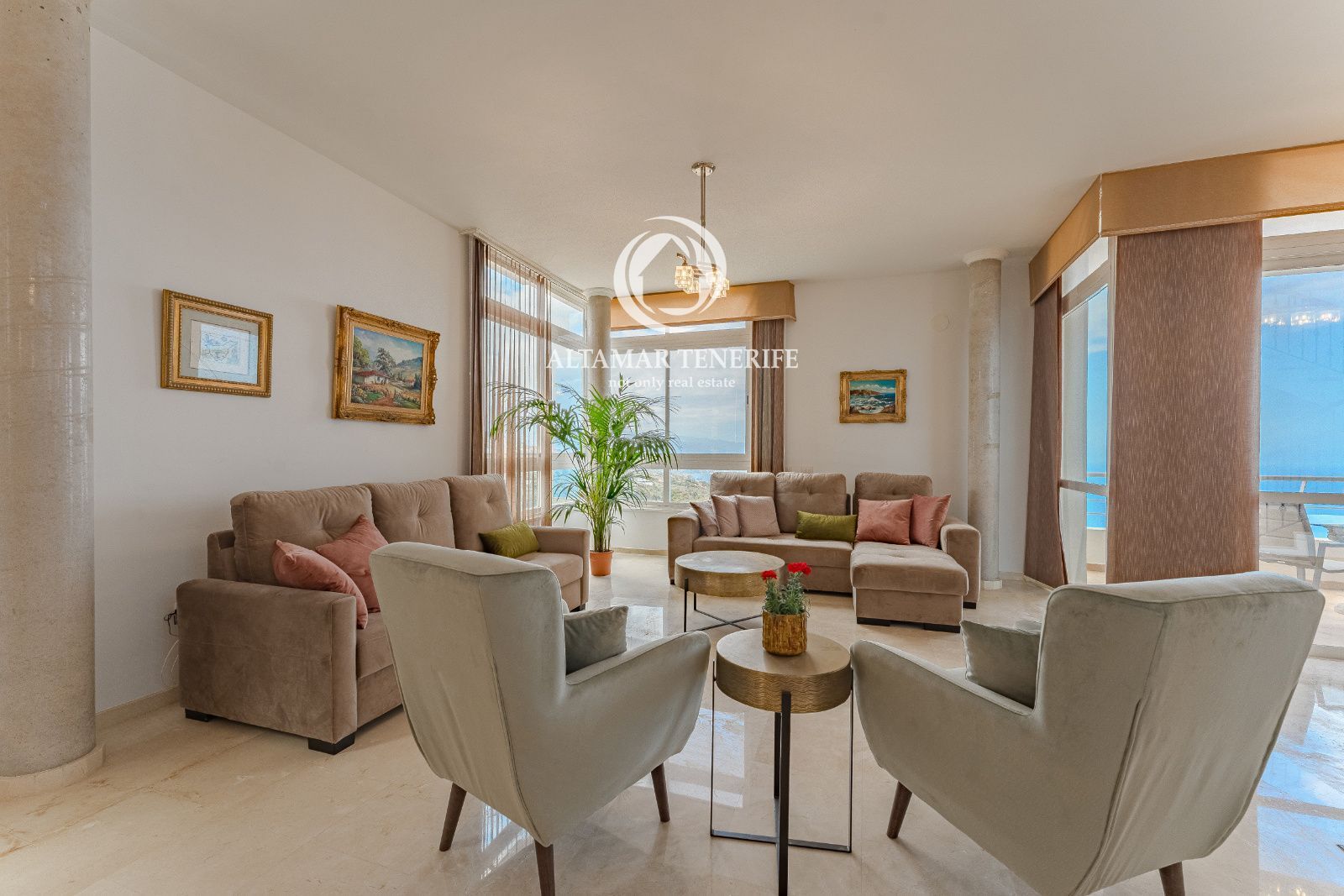 Sala d'estar de Casa o xalet en venda en El Sauzal amb Aire condicionat, Terrassa i Piscina
