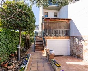 Exterior view of Single-family semi-detached for sale in Pozuelo de Alarcón  with Air Conditioner, Heating and Private garden