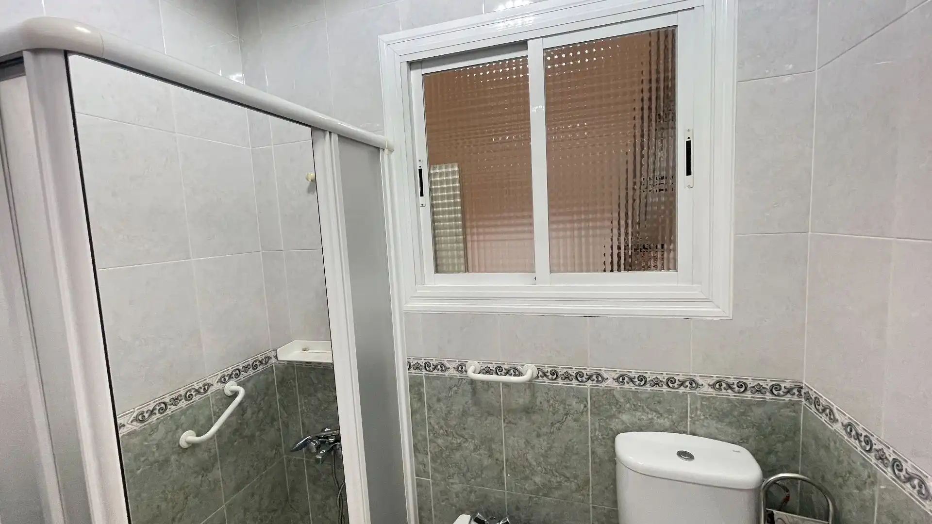 Bathroom of Houses for sale in Terrassa  with Air Conditioner, Heating and Private garden