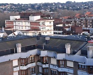 Vista exterior de Àtic de lloguer en Gijón  amb Calefacció i Terrassa