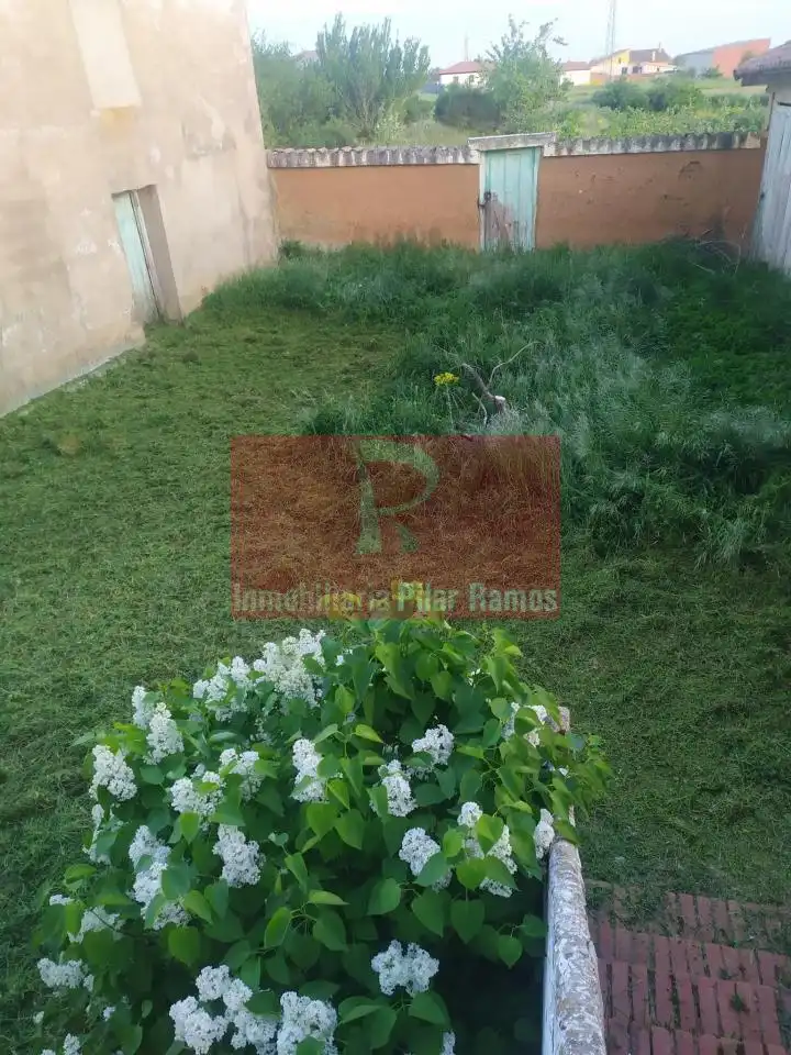Casa o xalet en venda en El Burgo Ranero  amb Calefacció i Jardí privat