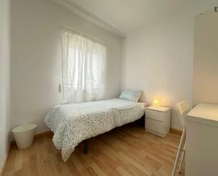 Dormitori de Apartament per a compartir en Alcalá de Henares amb Calefacció, Moblat i Rentadora