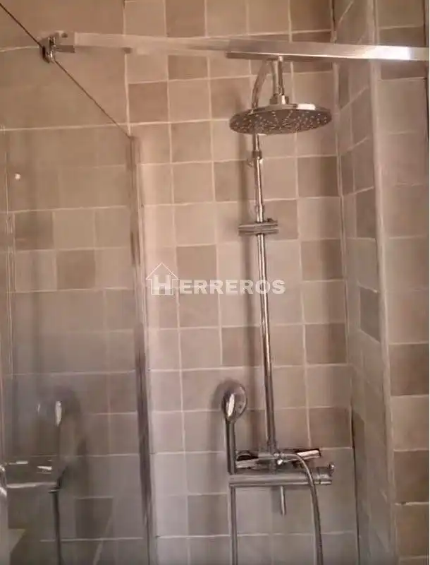 Bany de Apartament en venda en Albelda de Iregua amb Calefacció, Parquet i Traster