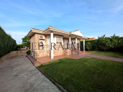 Vista exterior de Casa o xalet en venda en Pepino amb Aire condicionat, Calefacció i Jardí privat