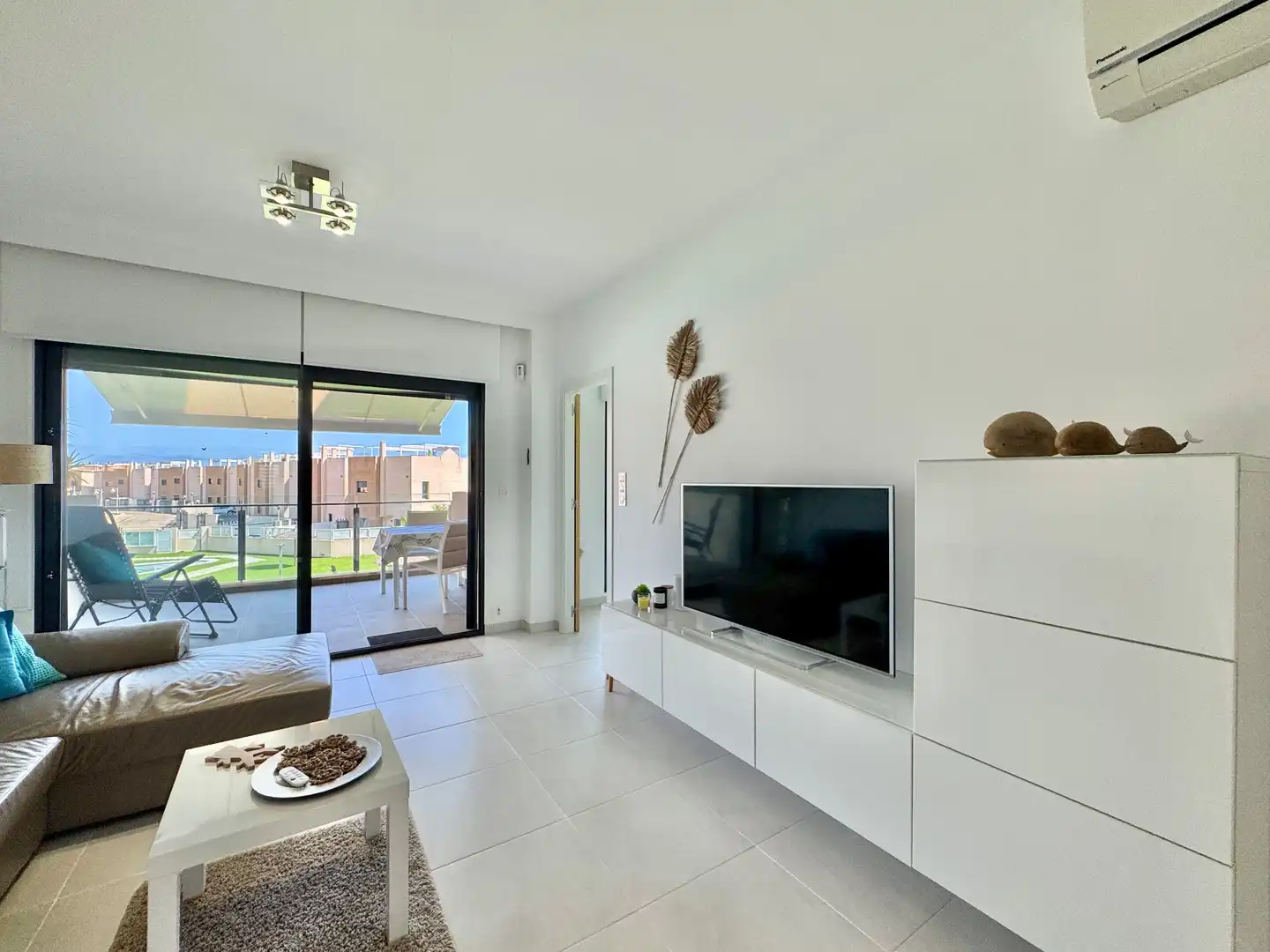 Sala d'estar de Apartament en venda en Orihuela amb Jardí privat, Traster i Piscina