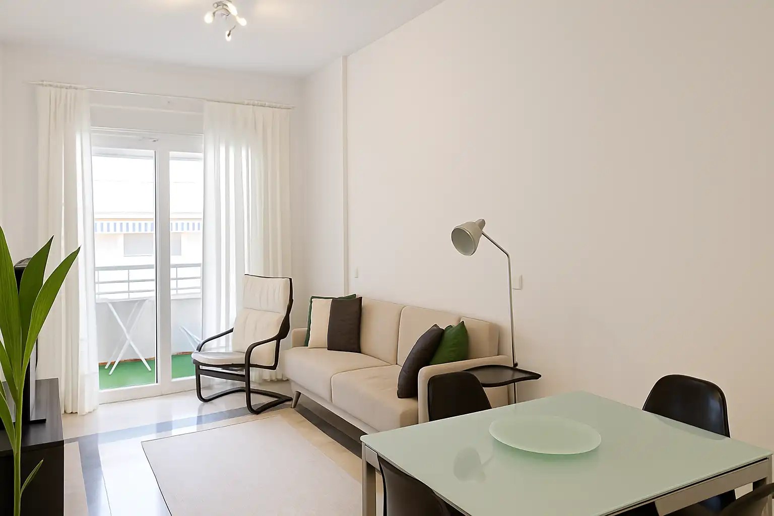 Sala de estar de Apartamento de alquiler en Marbella con Aire acondicionado, Terraza y Trastero