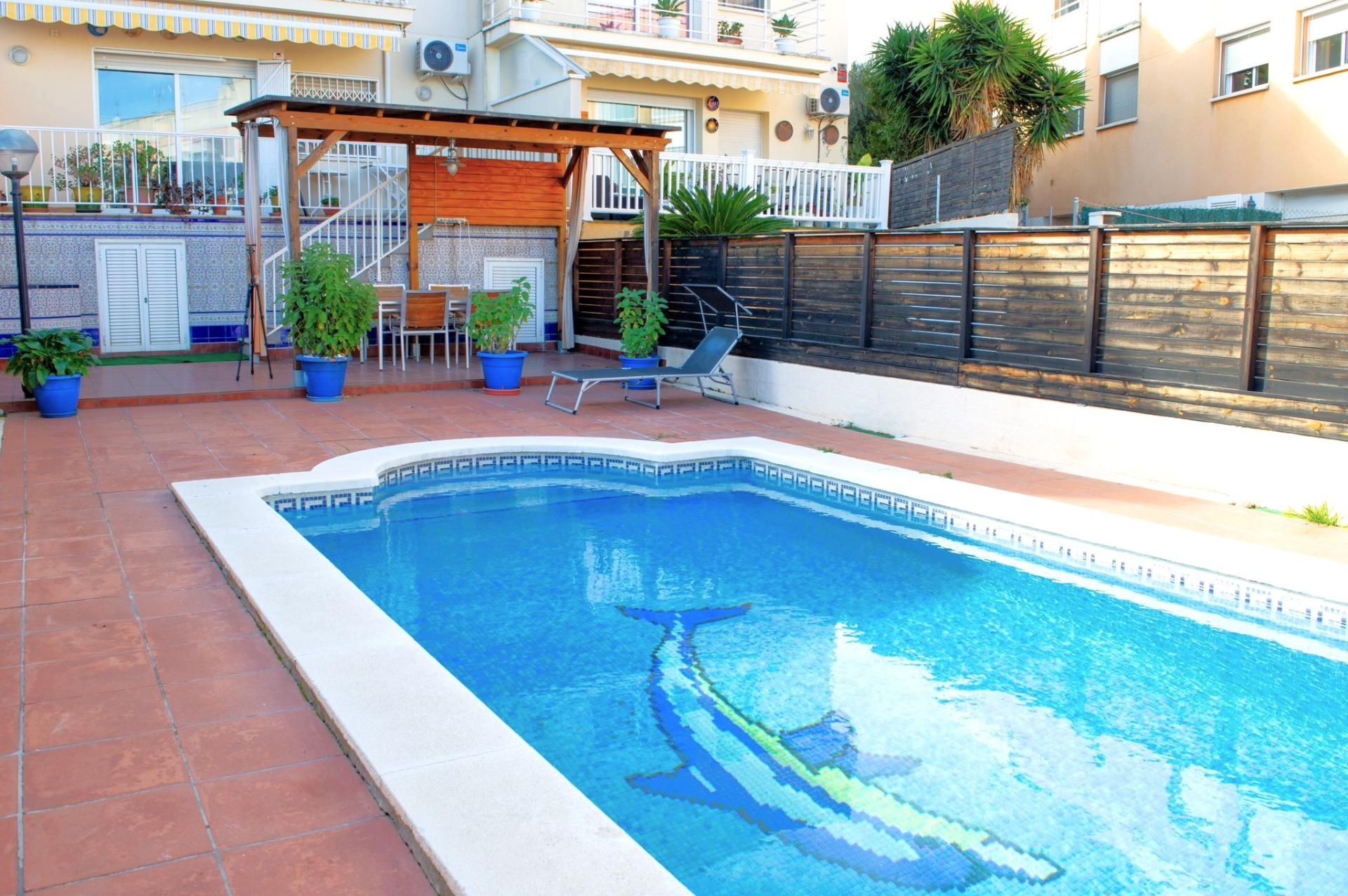 Piscina de Casa adosada en venda en Vilanova i la Geltrú amb Calefacció, Jardí privat i Traster