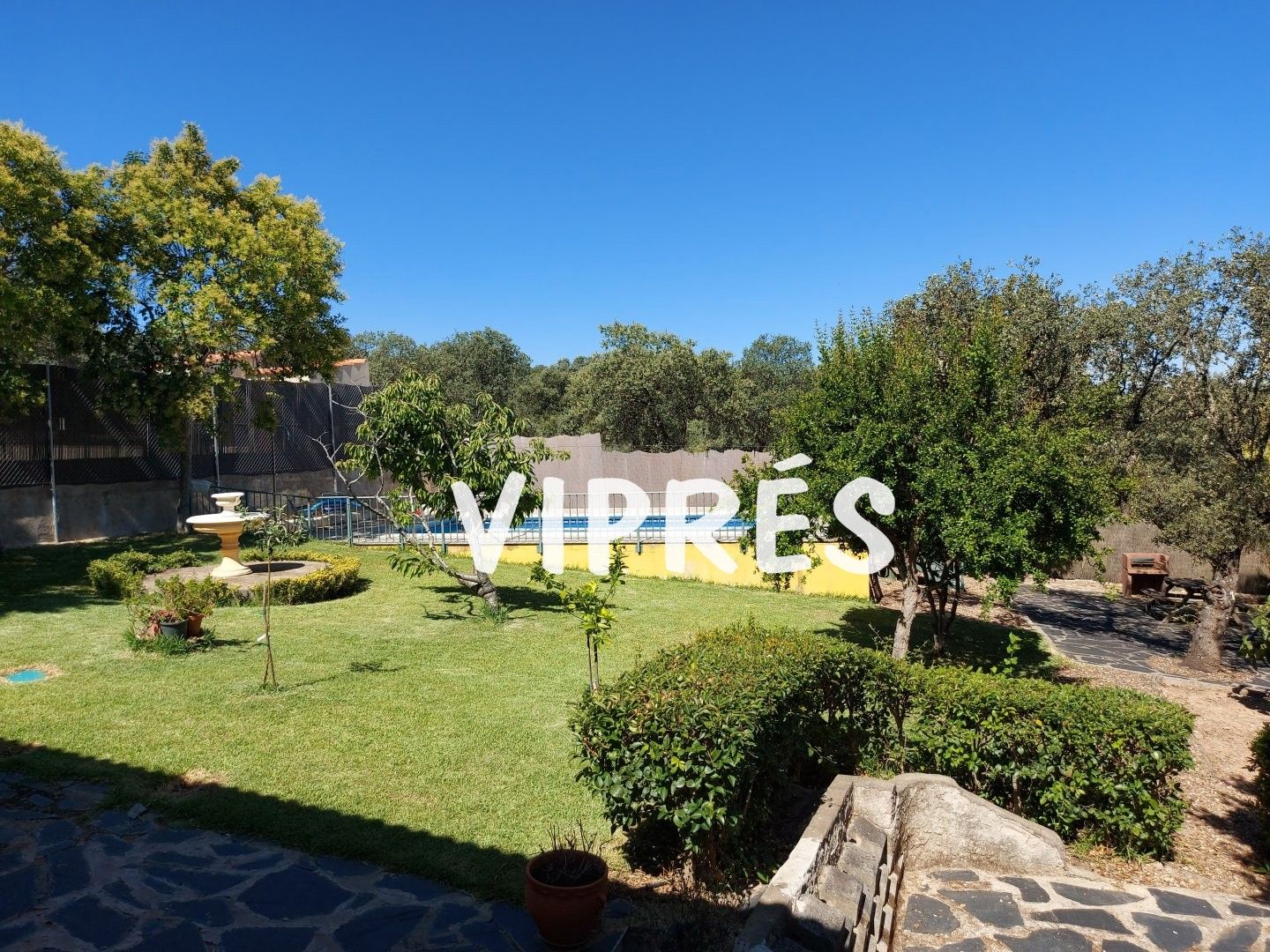 Jardí de Casa o xalet en venda en Cáceres Capital amb Aire condicionat, Calefacció i Piscina