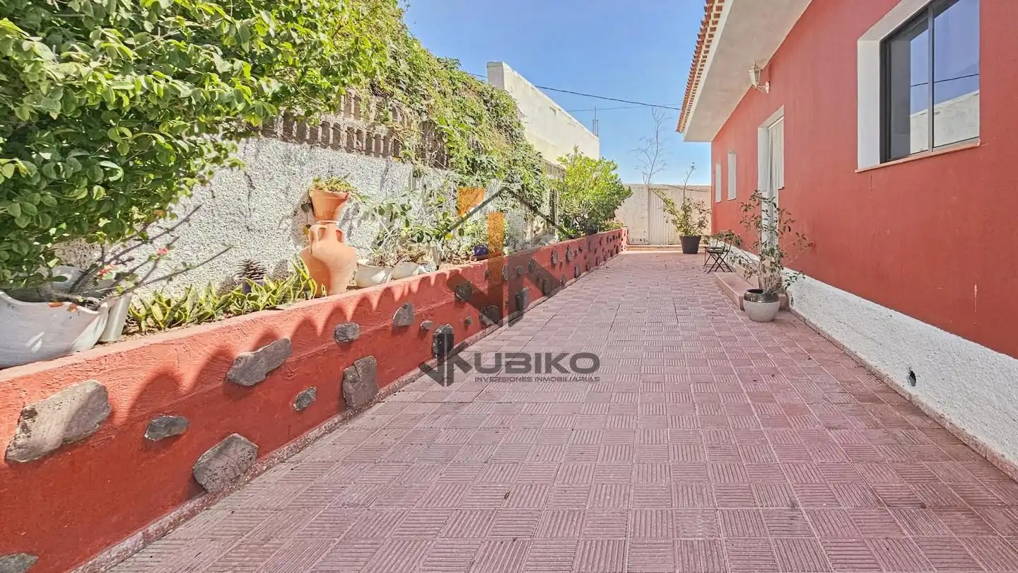 Exterior view of Houses for sale in Arafo  with Air Conditioner, Private garden and Terrace