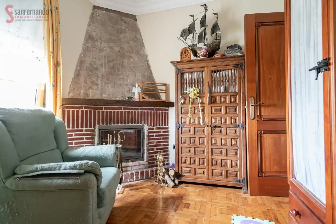 Sala de estar de Casa o chalet en venta en Torrelavega  con Calefacción, Jardín privado y Parquet