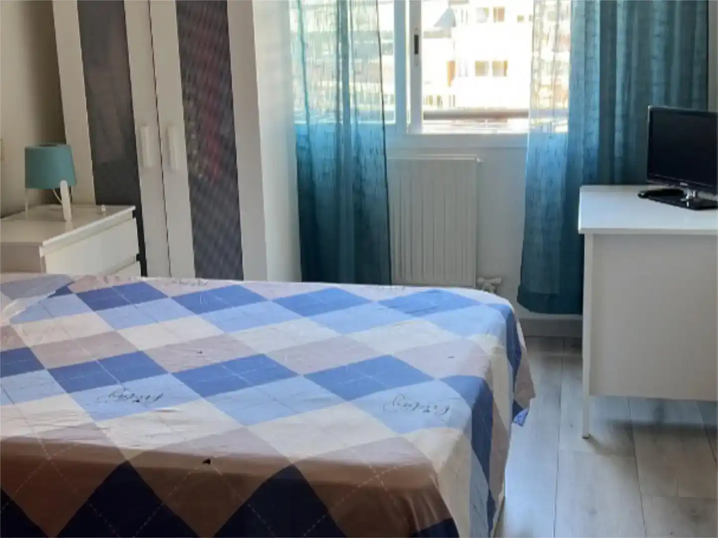 Bedroom of Flat for share in Avenida Europa