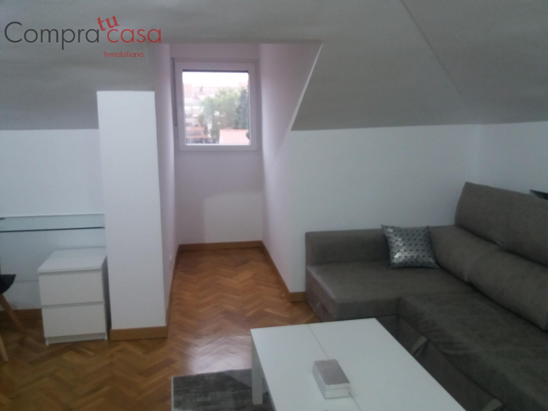Attic to rent in Avenida del Acueducto, Centro