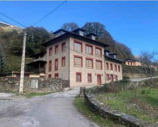 Vista exterior de Edifici en venda en Vega de Valcarce