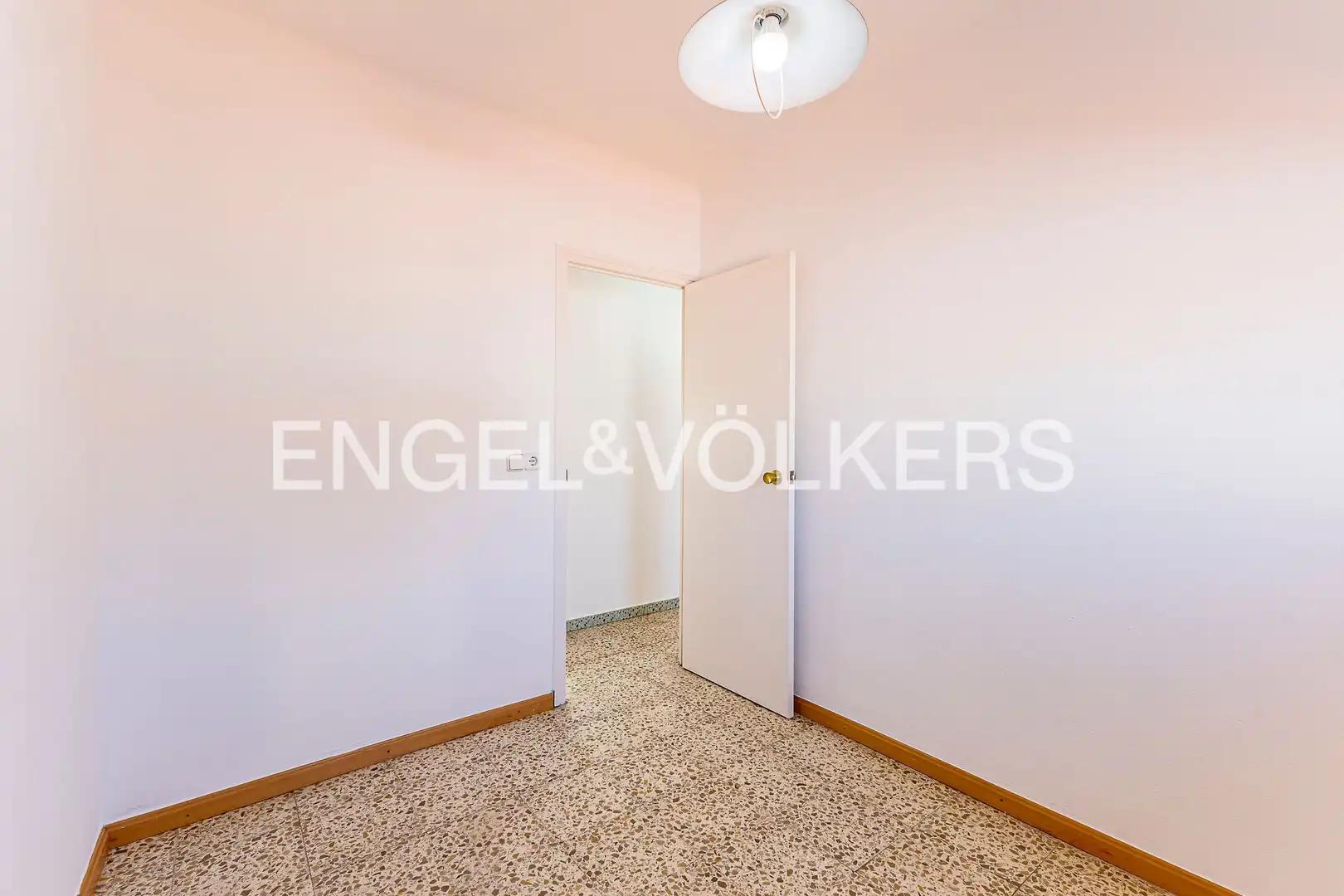 Piso en venta en Sant Boi de Llobregat con Calefacción, Terraza y Balcón