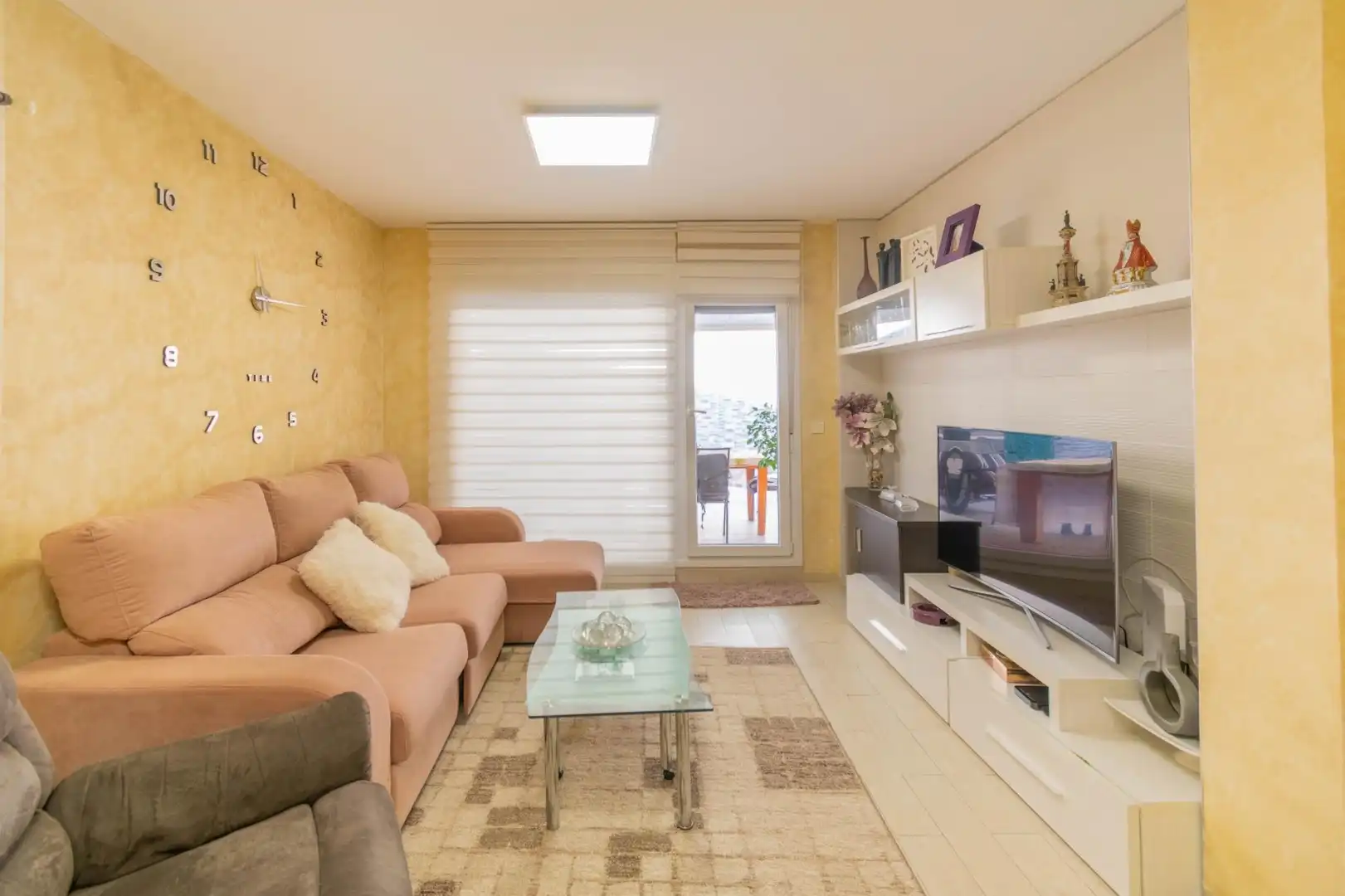 Sala d'estar de Casa adosada en venda en Beriáin amb Calefacció, Jardí privat i Terrassa