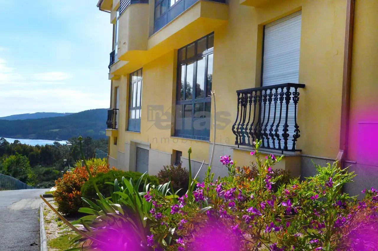 Vista exterior de Piso en venta en Cee con Piscina, Amueblado y Balcón