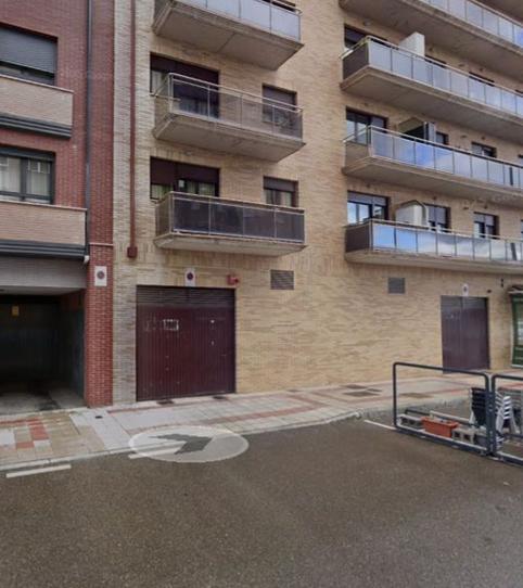 Foto 2 de Garaje de alquiler en Calle el Hayedo, 7, San Mamés - La Palomera, León Capital
