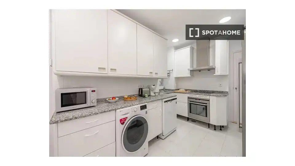 Cocina de Piso de alquiler en Madrid con Aire acondicionado, Calefacción y Amueblado