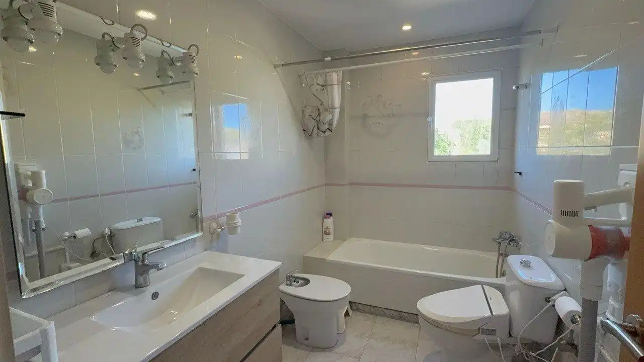 Baño de Casa o chalet en venta en L'Eliana con Aire acondicionado, Calefacción y Jardín privado