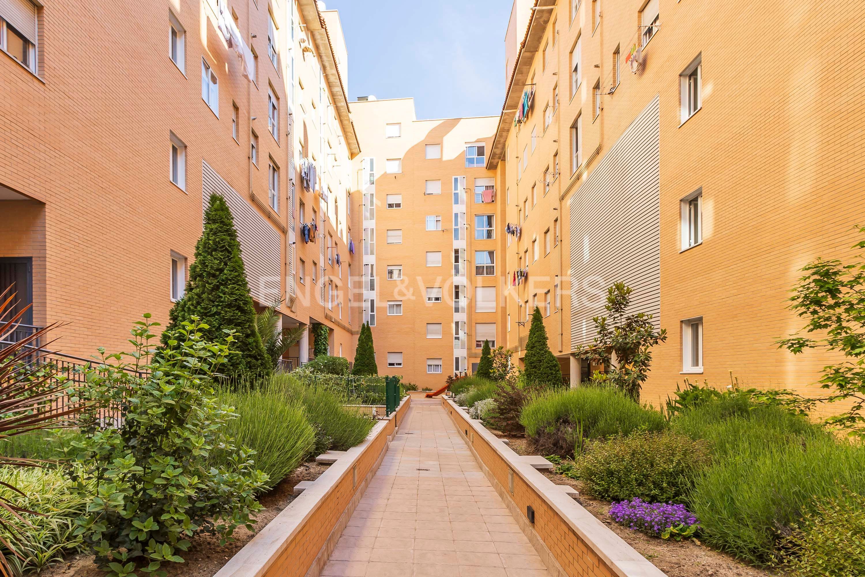 Vista exterior de Piso en venta en  Madrid Capital con Calefacción, Trastero y Sauna