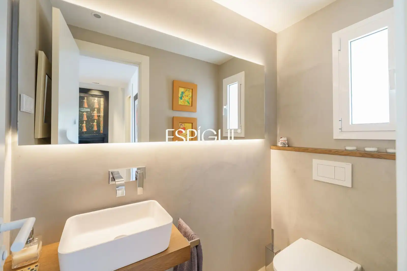 Bathroom of Attic for sale in Barcelona  with Air Conditioner, Heating and Parquet flooring