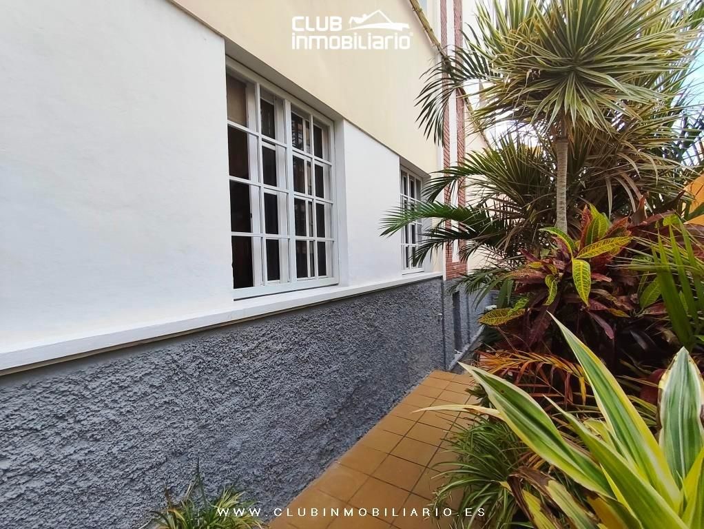 Vista exterior de Casa adosada en venta en  Santa Cruz de Tenerife Capital con Terraza y Alarma