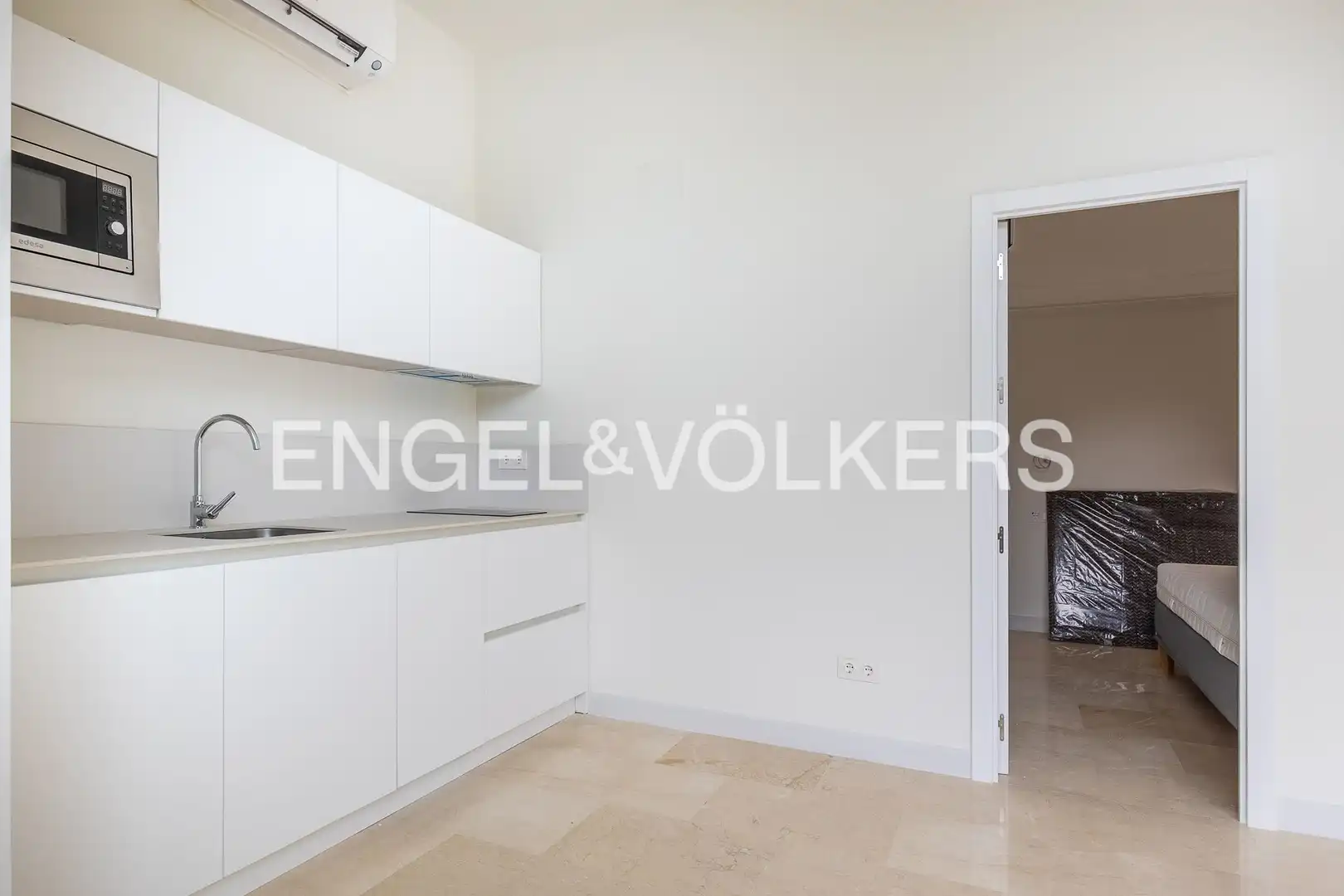 Kitchen of Flat for sale in Sevilla  with Air Conditioner and Heating