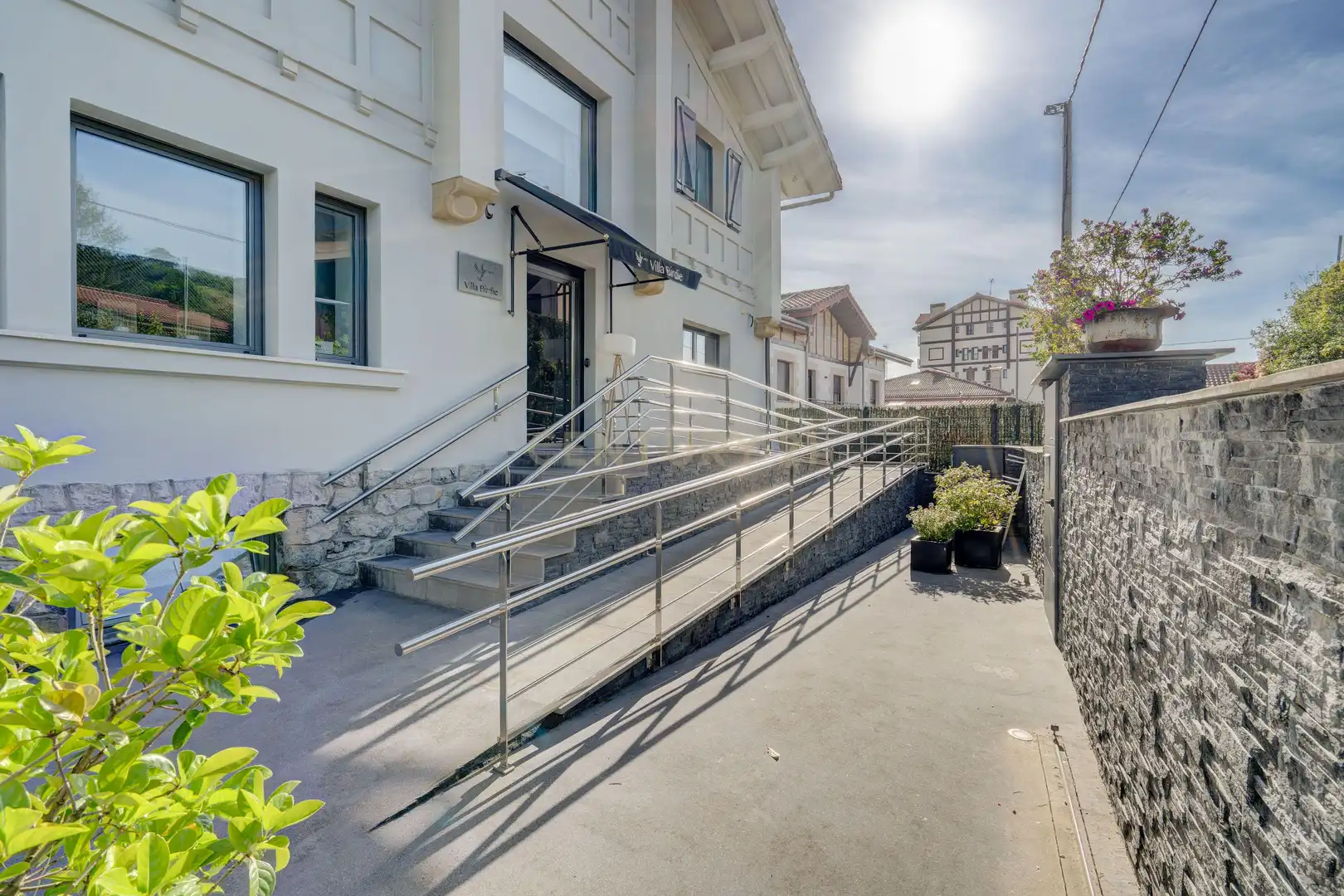 Vista exterior de Casa o xalet en venda en Donostia - San Sebastián  amb Aire condicionat, Jardí privat i Piscina