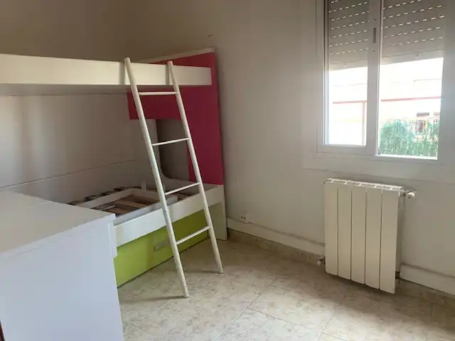 Schlafzimmer von Dachboden zum Verkauf in Badalona mit Klimaanlage, Heizung und Terrasse