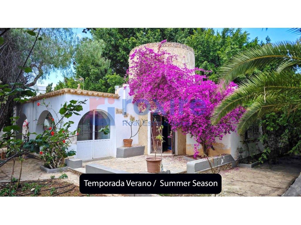 Vista exterior de Casa o xalet de lloguer en Sant Antoni de Portmany amb Aire condicionat, Jardí privat i Terrassa