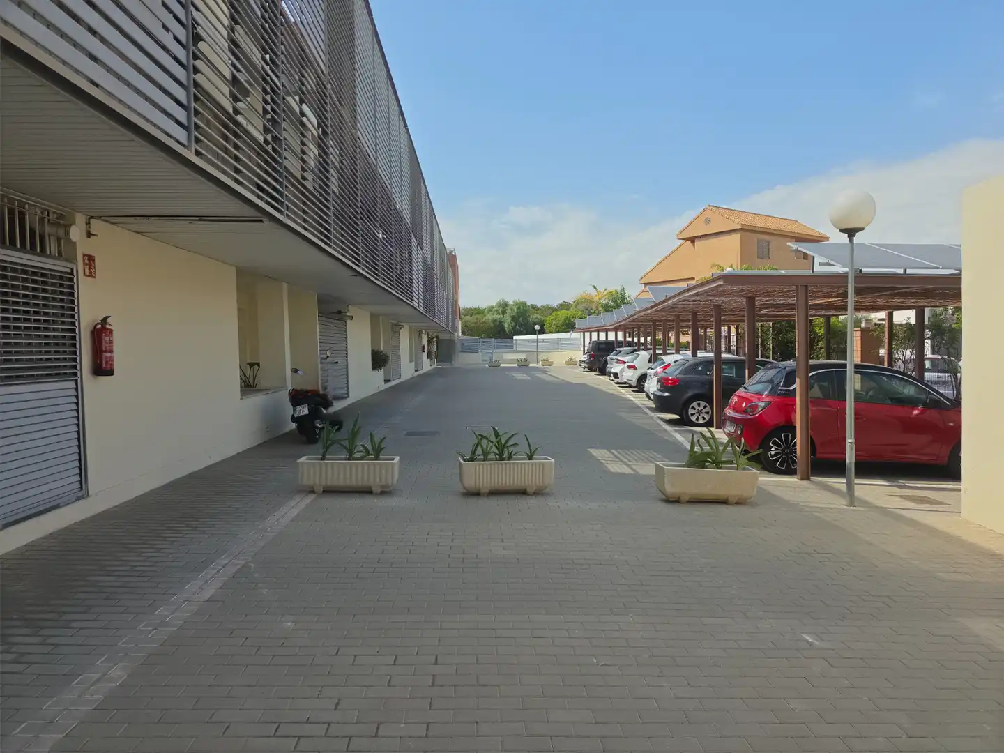 Aparcament de Planta baixa en venda en Alicante / Alacant amb Aire condicionat, Calefacció i Jardí privat