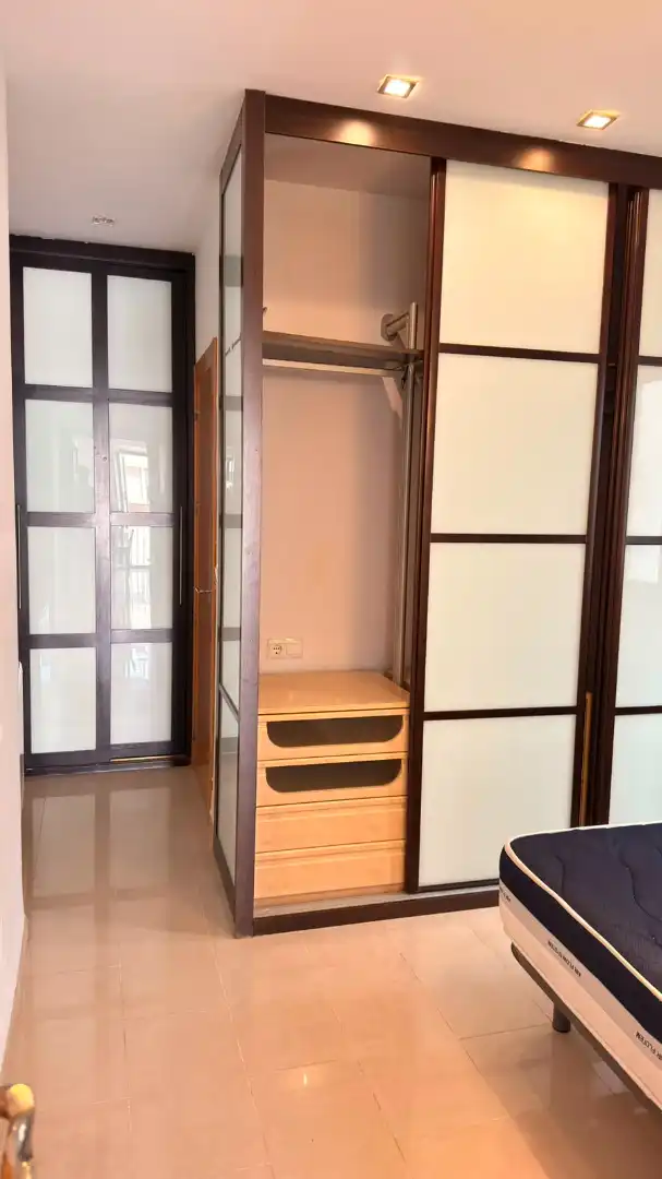 Dormitori de Apartament de lloguer en Granada amb Moblat, Rentadora i Microones