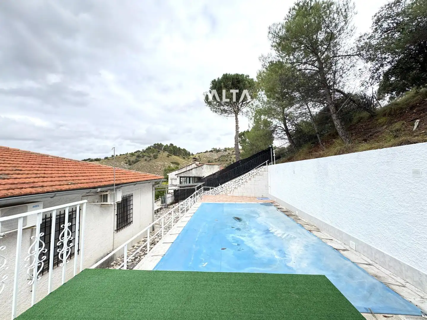 Piscina de Casa o chalet en venta en Perales de Tajuña con Aire acondicionado, Calefacción y Terraza