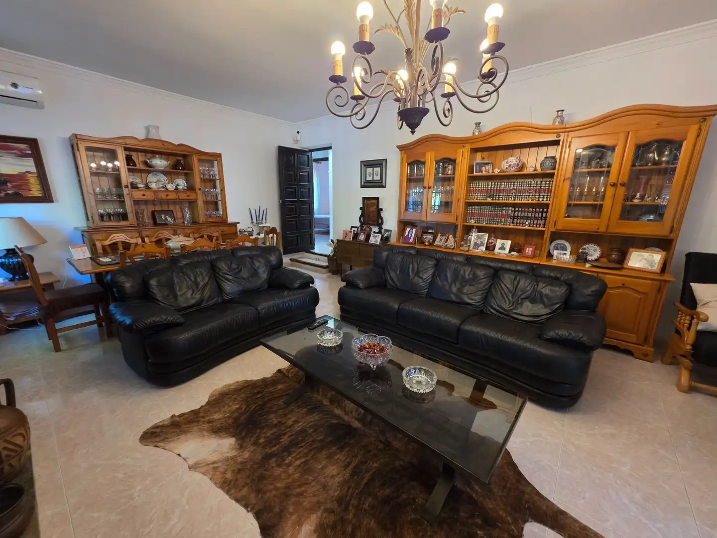 Sala de estar de Casa o chalet en venta en Alhaurín El Grande con Aire acondicionado, Calefacción y Jardín privado