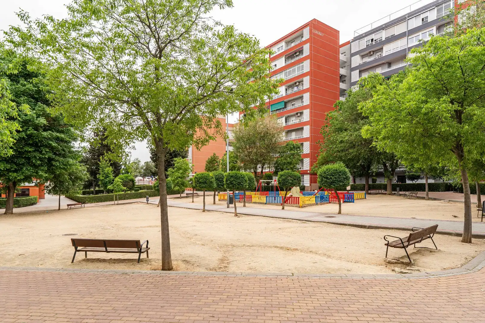 Außenansicht von Wohnung zum Verkauf in Fuenlabrada mit Klimaanlage, Heizung und Terrasse