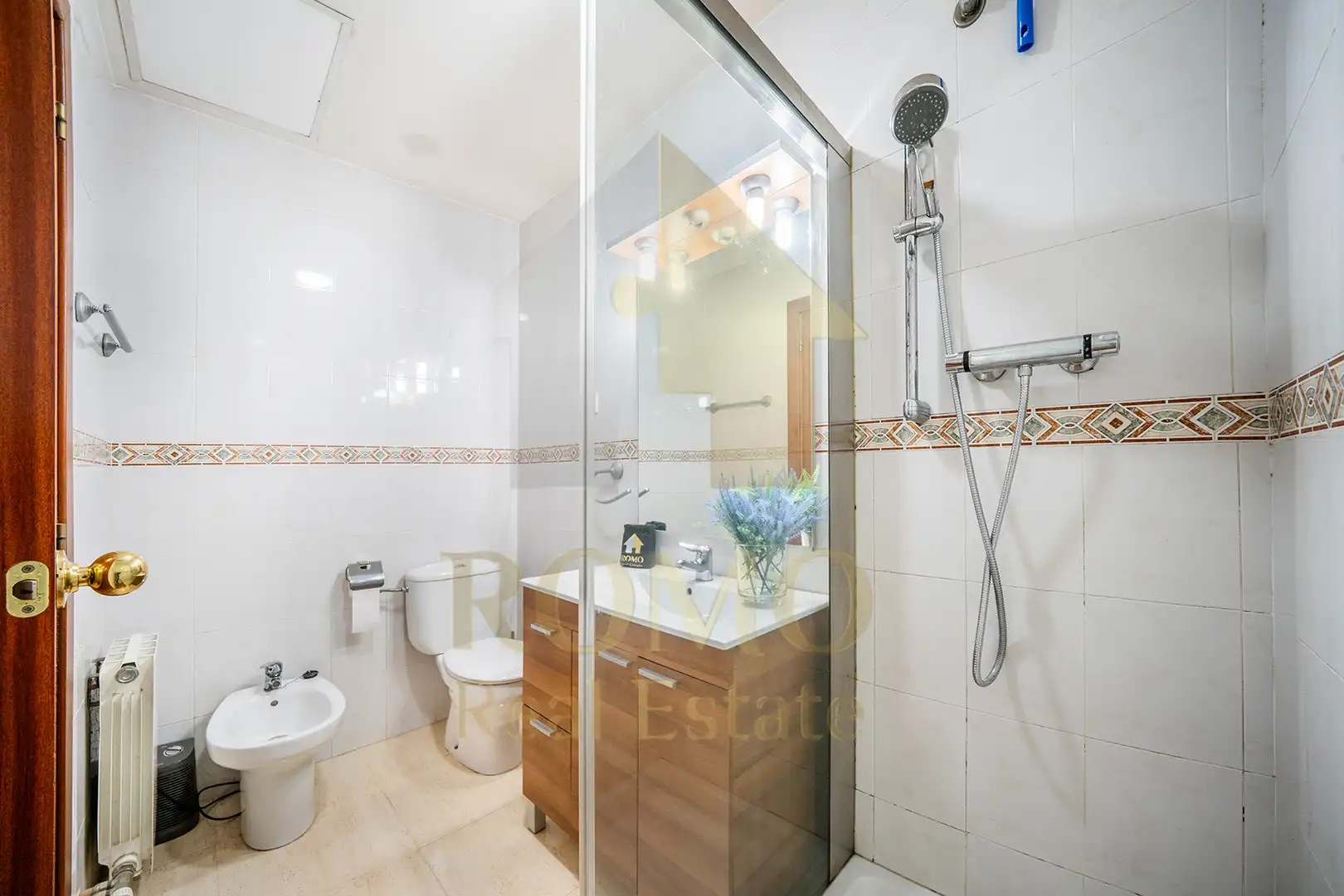 Baño de Casa adosada en venta en Santa Perpètua de Mogoda con Aire acondicionado, Calefacción y Jardín privado