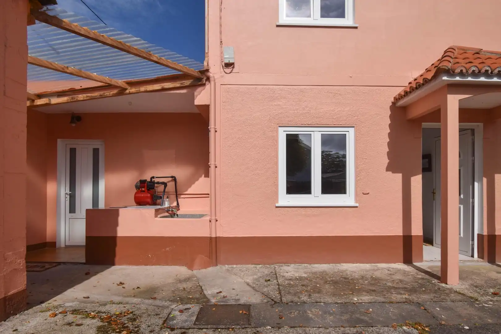 Vista exterior de Casa o xalet de lloguer en Cambre  amb Calefacció, Jardí privat i Traster