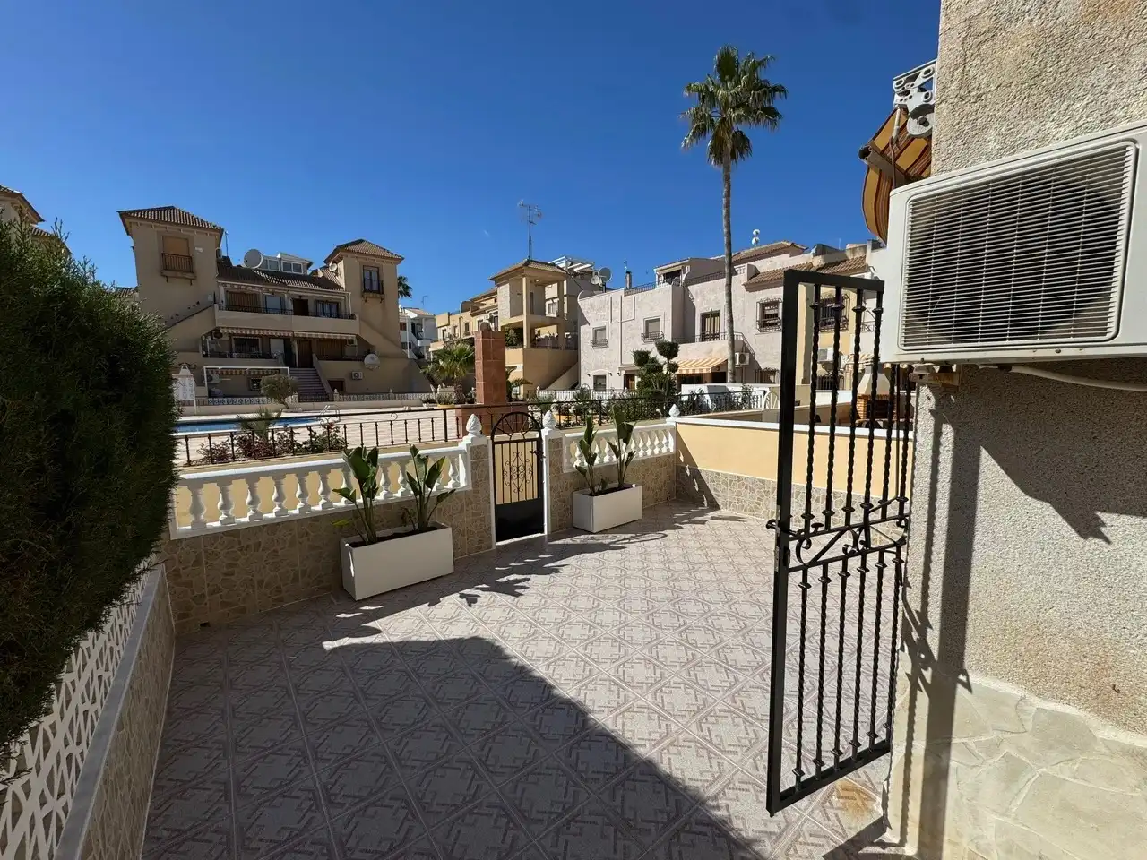 Terrassa de Casa adosada en venda en Torrevieja amb Terrassa, Forn i Balcó