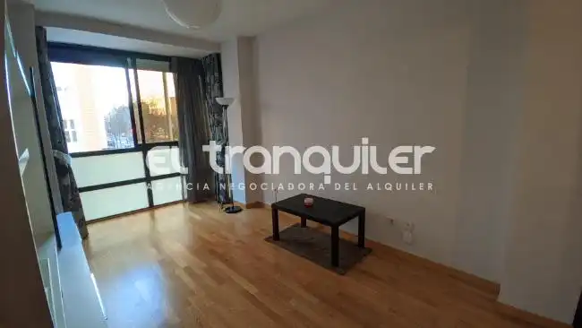 Bedroom of Flat for rent in Madrid  with Air Conditioner, Swimming Pool and Washing machine