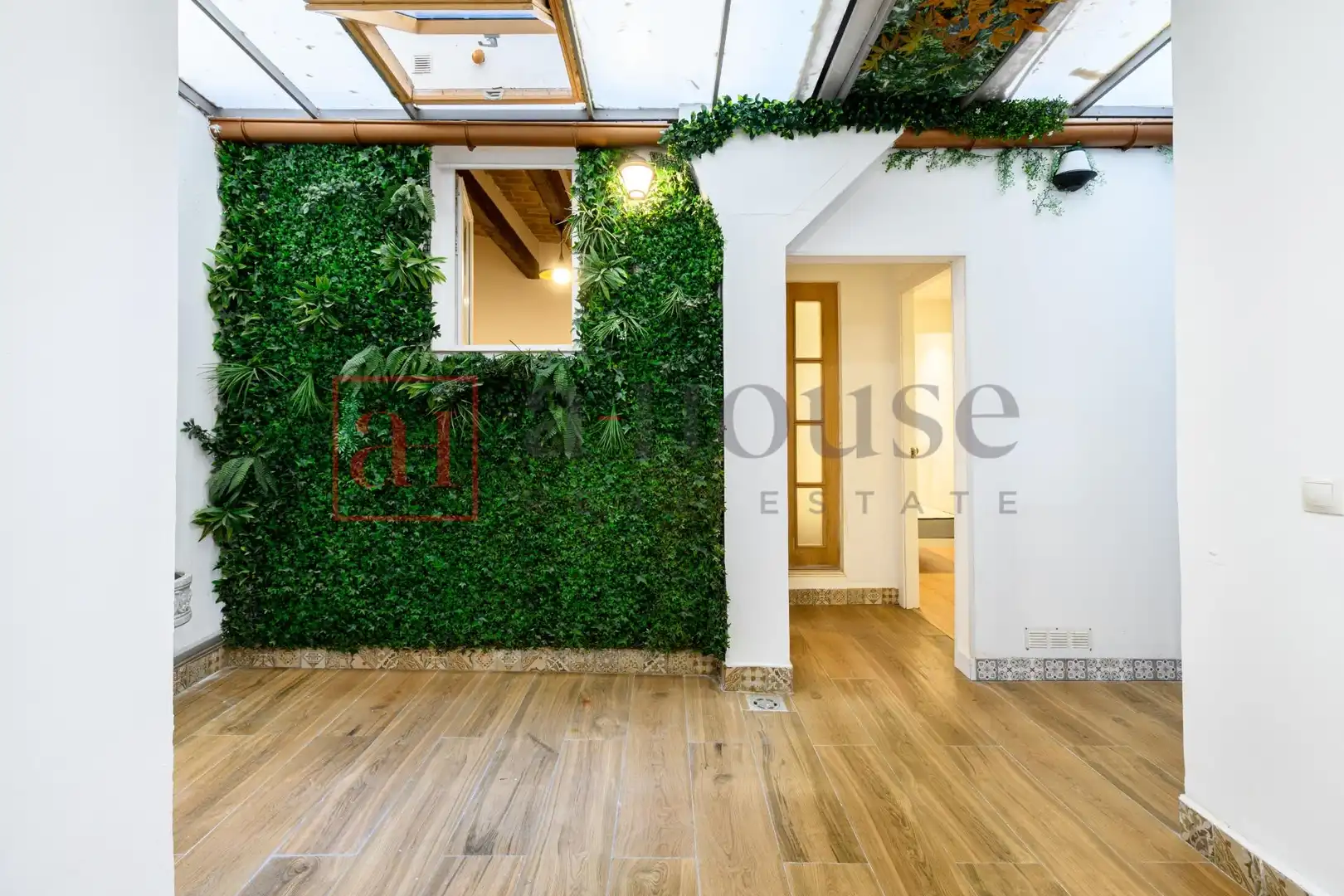 Planta baja en venta en Barcelona con Parquet y Alarma
